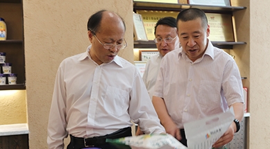 內(nèi)蒙古自治區(qū)政協(xié)黨組書記、主席李秀領(lǐng)考察、調(diào)研我公司